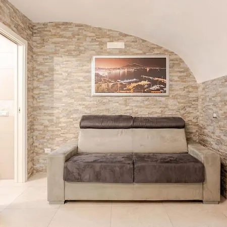 Noble Loft In Historical Building - 800m Subway アパート ナポリ